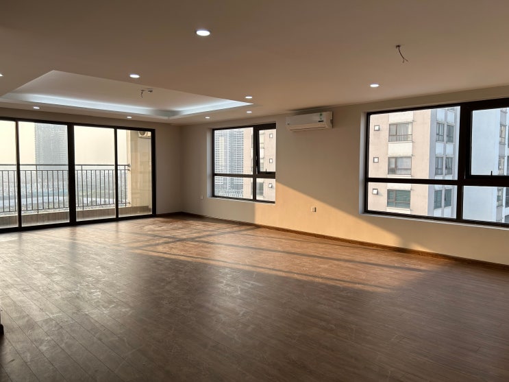 하노이 유딕 웨스트레이크(Udic Westlake) 아파트 3룸 노옵션 임대 월세 1800만동, 중층 51평 관리비 무료 [2023년 5월 즉시입주가능]