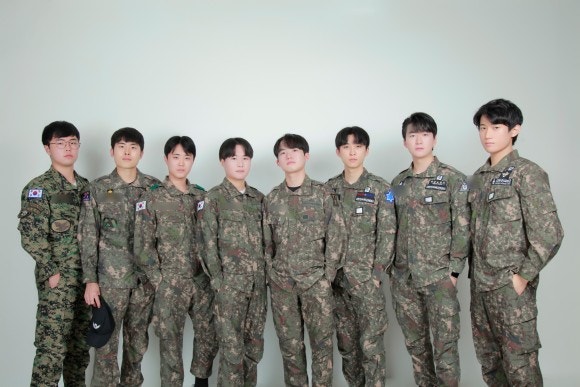 전우들이여 모여라, 군인 사진 총정리! 우정사진, 커플사진, 증명사진 핫플 [홍대 수상한사진관 1호점] : 네이버 블로그