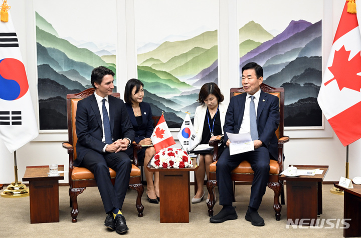 국회의장 "韓 <b>청년</b> 캐나다에 호감"…트뤼도 <b>총리</b> "수교 60주년... 