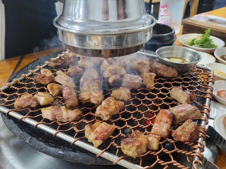  [충북/ 충주］삼겹살, 목살 가성비 최고 맛집, '산골화로구이' (feat. 세 명이서 4만원으로 배 터지게 먹기)