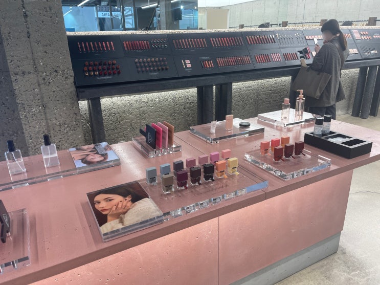 홍대 스타일난다 옷부터 3ce화장품까지 쇼핑 가능