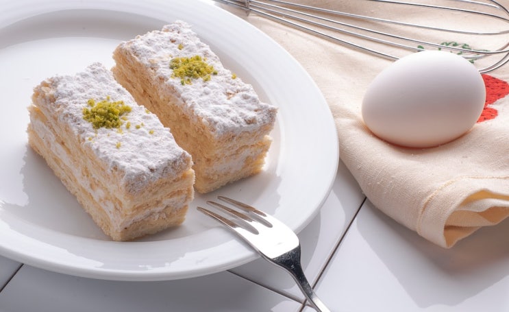  이렇게 예쁜데 어떻게 먹어 휘낭시에 건대카페 르와지르 __ 모양도 예쁘지만 맛도 최고 건대디저트, 꾸덕꾸덕한 딸기샌드 최고