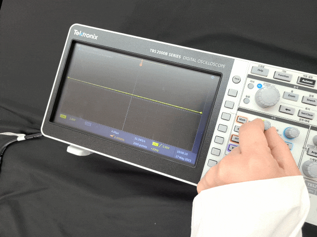  [TEKTRONIX] 전기 신호의 파도를 타고 테크토닉을 추는 텍트로닉스 TBS2072B  언박싱 리뷰