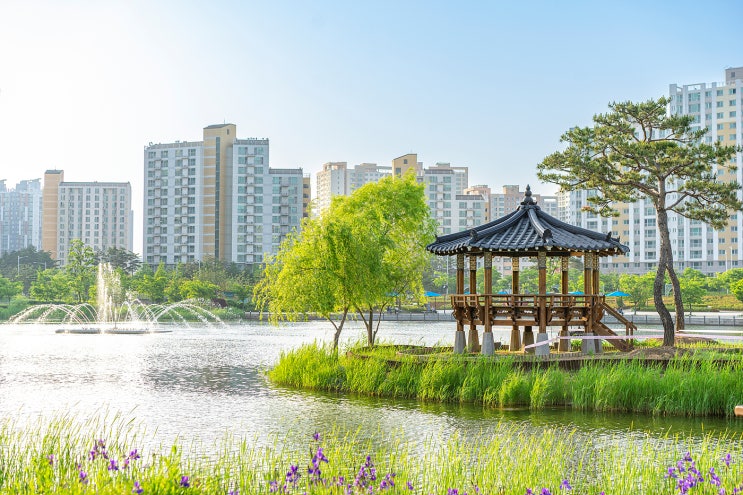  김포 한강신도시 호수공원 - 구래동 공원에서 킥보드타는 김시아 어린이