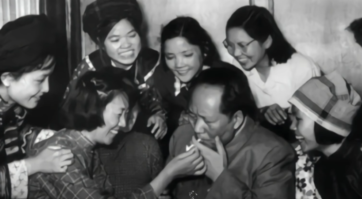 마오쩌둥의 난잡한 사생활과 씻지 않는 기이한 성격