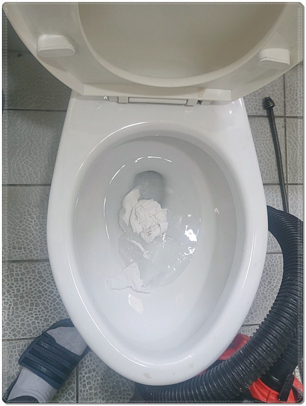 송도 배수구 막힘 화장실 막힘을 스스로 해결할 수 없다면? 2