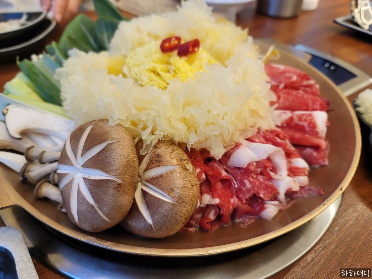 경남 김해 한우 전골 전문점 ㅣ 부드러운 고기와 향긋한 버섯이 있는 우화한식당 방문기