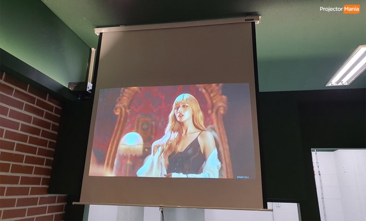  업소용 빔프로젝터 비비텍 BW572 로 매장 분위기를 바꿔보세요 !! 아산 완미족발 설치사례!!
