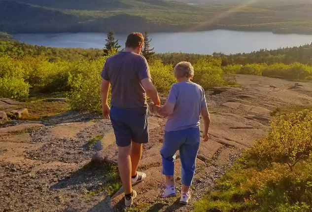 소원함을 극복한 할머니와 손자, 7년간의 완벽한 국립공원 방문 여행
