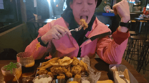 제주 금능 한림 술집 맛집 치킨과 햄버거가 맛있고 다양한 종류의 칵테일, 위스키가 존재하는 크리스피201 금능협재점 제주 금능 한림 술집 맛집 치킨과 햄버거가 맛있고 다양한 종류의 칵테일, 위스키가 존재하는 크리스피201 금능협재점