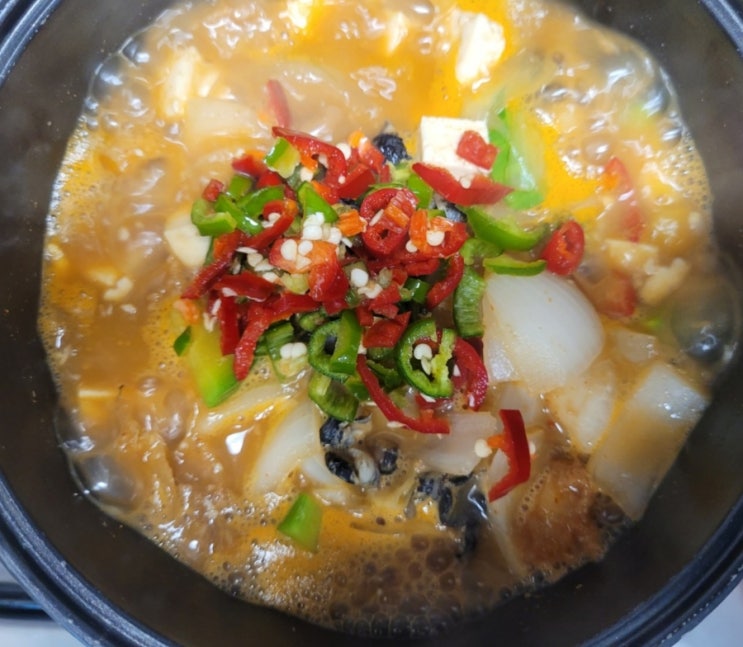  우렁 된장찌개로 집밥 분위기를 내보세요오