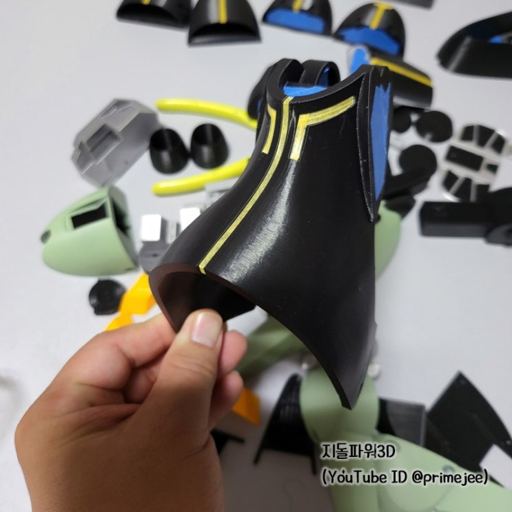 더블제타 건담, 퀸만사 (NZ-000) - 11) 다리 부품들 제작 중 (3D 프린터 출력)