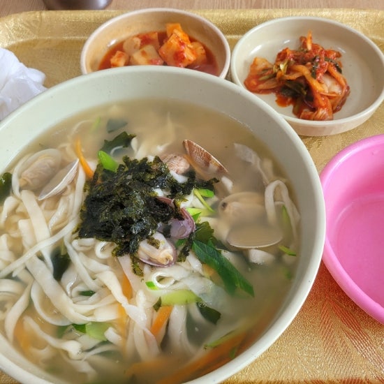  유리집손칼국수 집에서 만든것 같은 시원한 바지락 칼국수