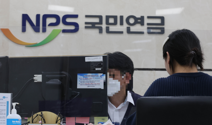 “이대로 가면 국민연금 한푼도 못받을 판”…한국에 경고한 신용평가사