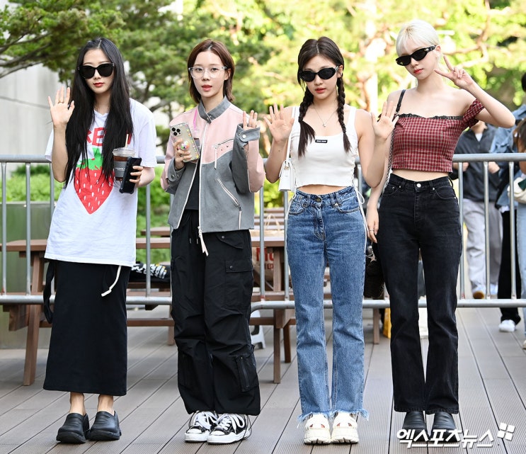 에스파 멤버 윈터, '뮤직뱅크' 출근길에 혼자서 긴옷...드레스코드 전달 못 받았나 에스파 멤버 윈터, '뮤직뱅크' 출근길에 혼자서 긴옷...드레스코드 전달 못 받았나