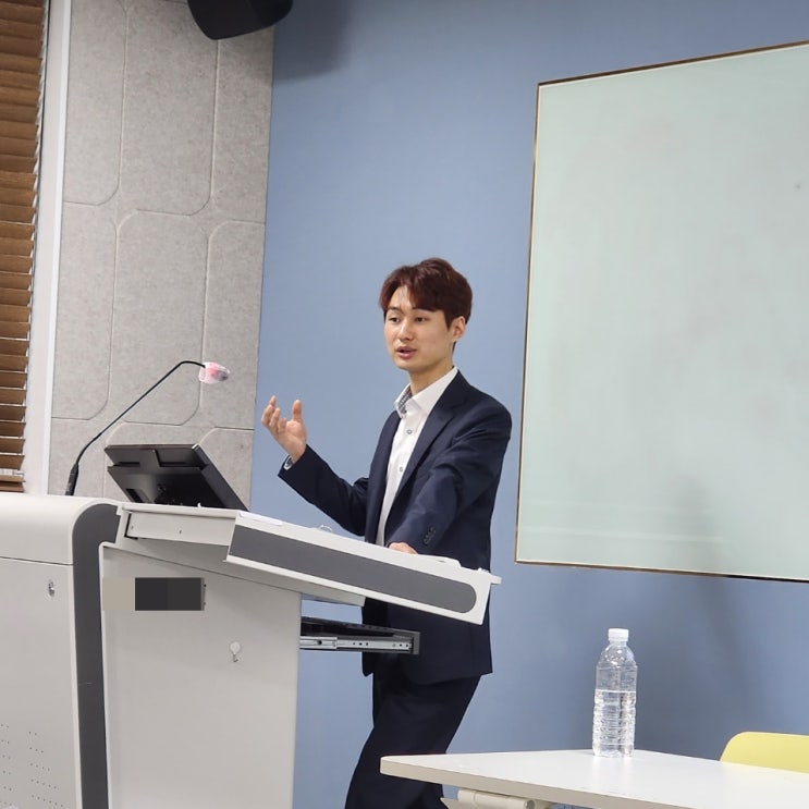 26살, 대학교 졸업 3개월 만에 모교에서 특강 진행 26살, 대학교 졸업 3개월 만에 모교에서 특강 진행