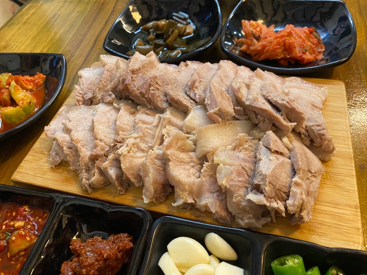 [서울 서대문구] 홍제역 술집으로도 좋은 백반 맛집 ‘제주식탁’ 돔베고기, 전복뚝배기 먹은 내돈내산 솔직후기