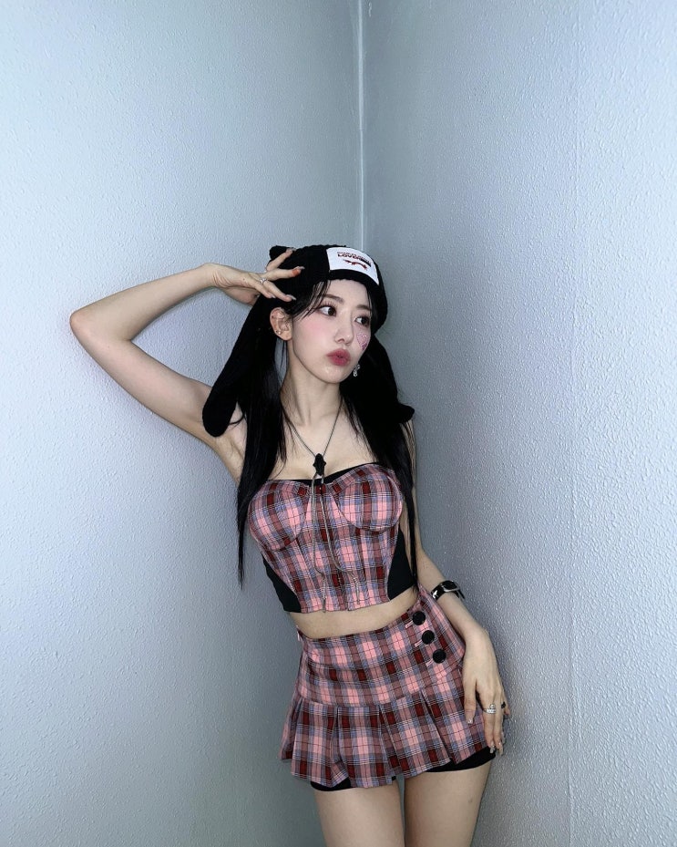 르세라핌 사쿠라 토끼모자 찰스제프리 러버보이 비니 How Much? 르세라핌 사쿠라 토끼모자 찰스제프리 러버보이 비니 How Much?