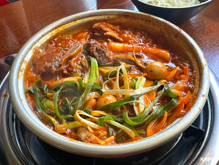 신촌 이대역맛집 정직한 맛의 맛도리 갈비찜 - 짚신매운갈비찜