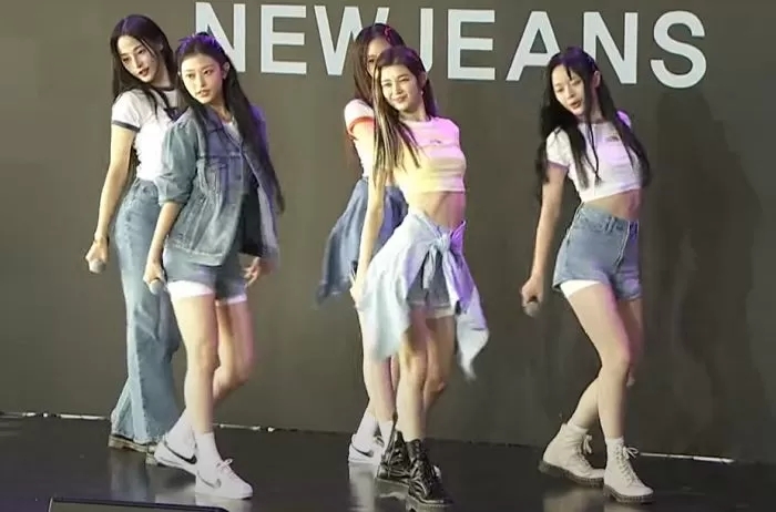 뉴진스 멤버 해린, 앞머리와 옆머리를 전부 넘기고 뛰어난 비주얼 선보여 뉴진스 멤버 해린, 앞머리와 옆머리를 전부 넘기고 뛰어난 비주얼 선보여