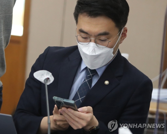 하태경 "김남국 자금세탁 의혹 관여 클레이페이 대표 출금해야" 하태경 "김남국 자금세탁 의혹 관여 클레이페이 대표 출금해야"