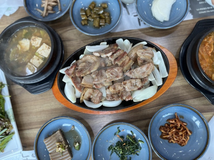  [동학사 고기] 구워주시는 부드럽고 쫄깃한 흑돼지의 매력 반찬들도 깔끔하고 맛난 동학사 고기 맛집 동학사농원