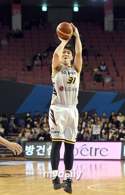 [KBL] 프로농구 LG 김준일 현대모비스 4년 4억5천만원 FA계약에 대한 생각