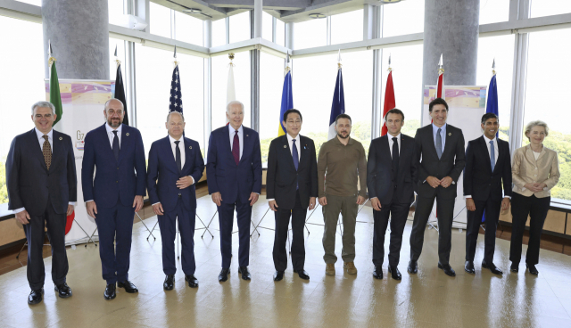 G7 정상회의 '장악'한 <b>젤렌스키 대통령</b>