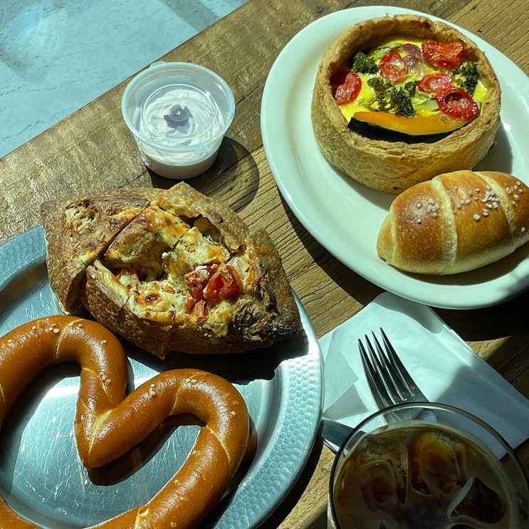  선유도역 카페 '베이커리 손유' = 소금빵 찾아갔다 바질토마토 깜빠뉴에 반한곳