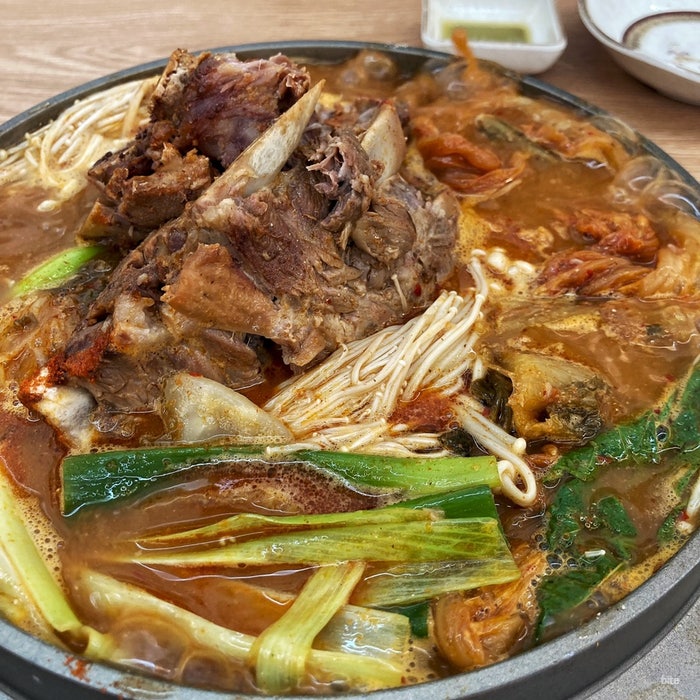  인천 굴포천 맛집 '별미감자탕' 푸짐하고 국물이 진한 묵은지감자탕