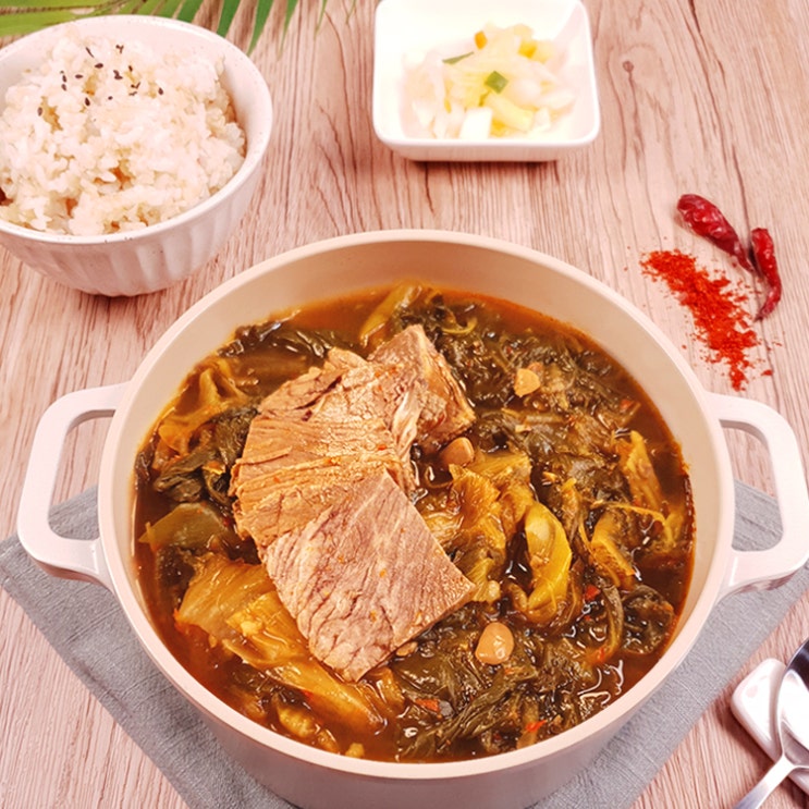  간편식 한끼데이 '수육 풍덩~ 얼큰 우거지국'