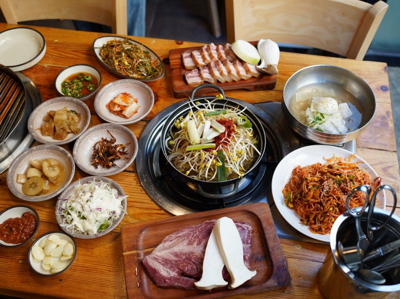공주 시내 맛집 숯불화로최고집 숙성삼겹살과 수구레전골