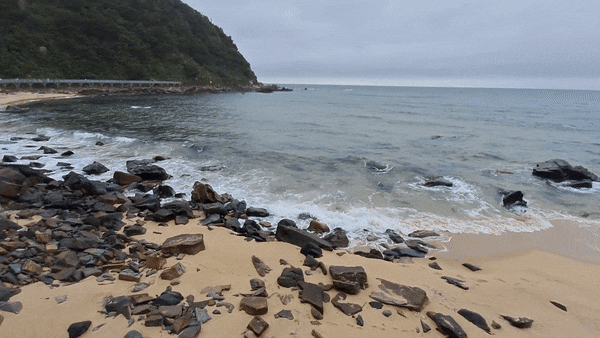 강릉 정동심곡 바다부채길: 파도가 깎은 기암괴석, 투구바위와 부채바위