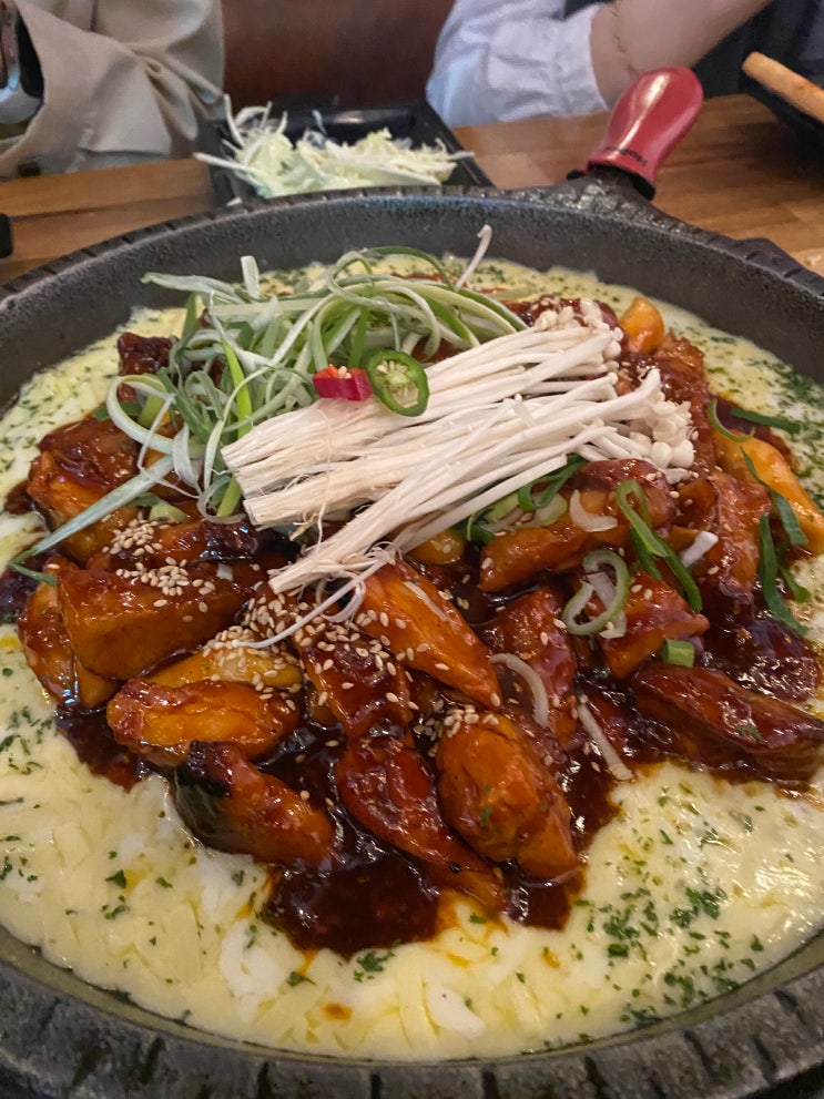  주말의 끝!! 소룡동 바비후. 바비후 순살 + 치밥 + 오리지널 피자 = 행복한 주말...