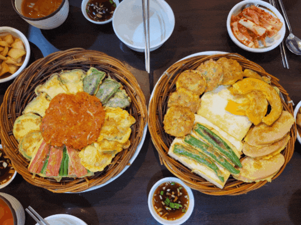 모듬전과 막걸리에 칼칼한 전주칼국수로 마무리, 전주전집 영등포점