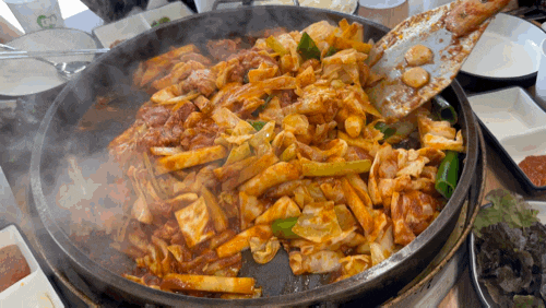 뚝섬유원지역 닭갈비 맛집 신계닭갈비 | 철판 닭갈비에 소주 한잔하기 좋은 집:서울/자양동