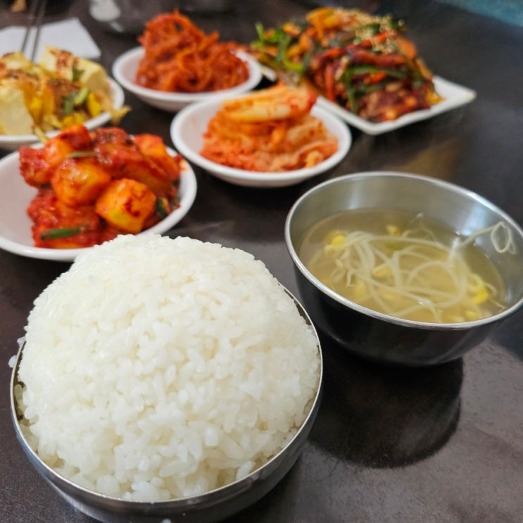 [우장산 줄 서는 맛집] 엄마손맛을 느끼고 싶다면 《충북식당》