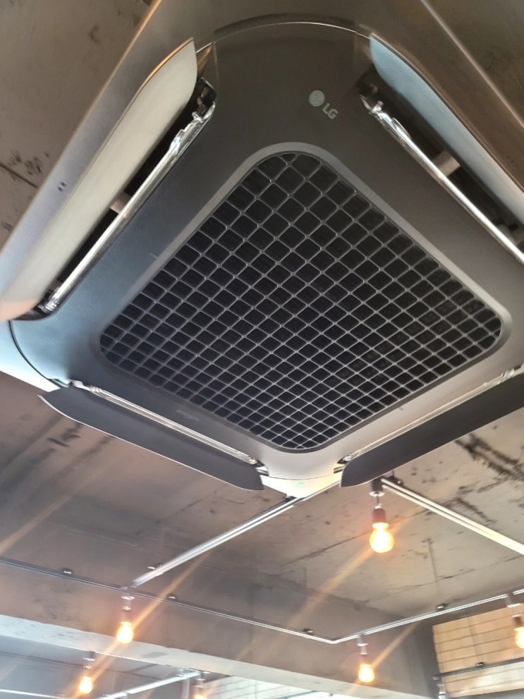  강남구 상가 상업공간 인테리어 엘지 듀얼베인 시스템에어컨 화이트/검정색(블랙)도색