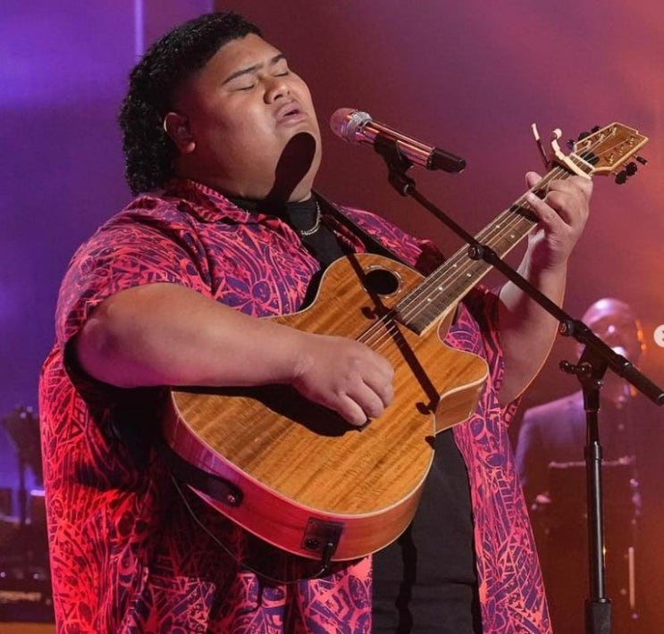  미국 아이돌 상 수상한 하와이안 가수 '통기' VIDEO: Iam Tongi Wins American Idol Following an Emotional Duet of..