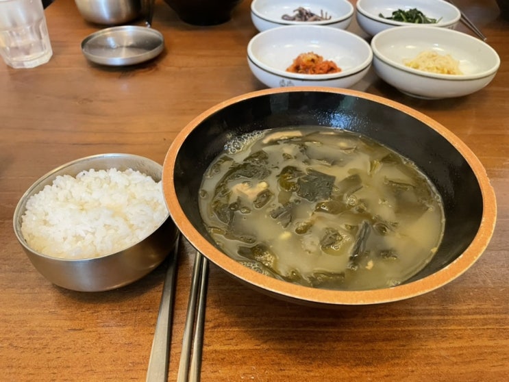  동명동 점심 황톳길 미역국 후기