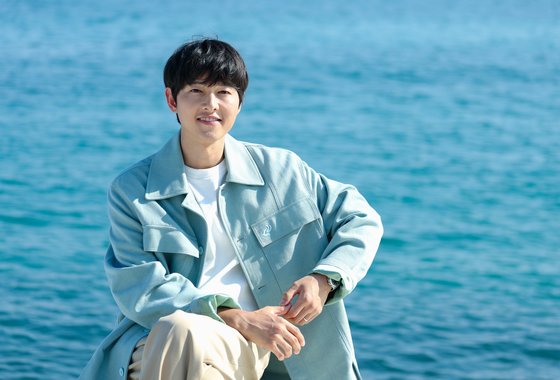 "와이프 챙겨야 하는데.." 달라진 '막내아들' 송중기, 칸의 데뷔..."촌놈이 이런데도 다 와보네요" "와이프 챙겨야 하는데.." 달라진 '막내아들' 송중기, 칸의 데뷔..."촌놈이 이런데도 다 와보네요"