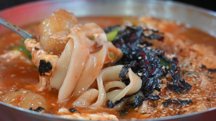 강릉 금천 칼국수 웨이팅 필수!!! 직접 뽑은 면발과 국물이 진한 장칼국수 옹심이
