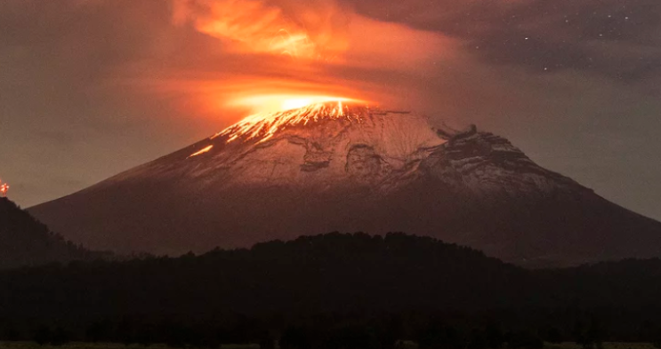 Popocatépetl 화산이 연기와 재를 내뿜어 수백만 명의 멕시코인들을 경계하게 합니다 Popocatépetl 화산이 연기와 재를 내뿜어 수백만 명의 멕시코인들을 경계하게 합니다