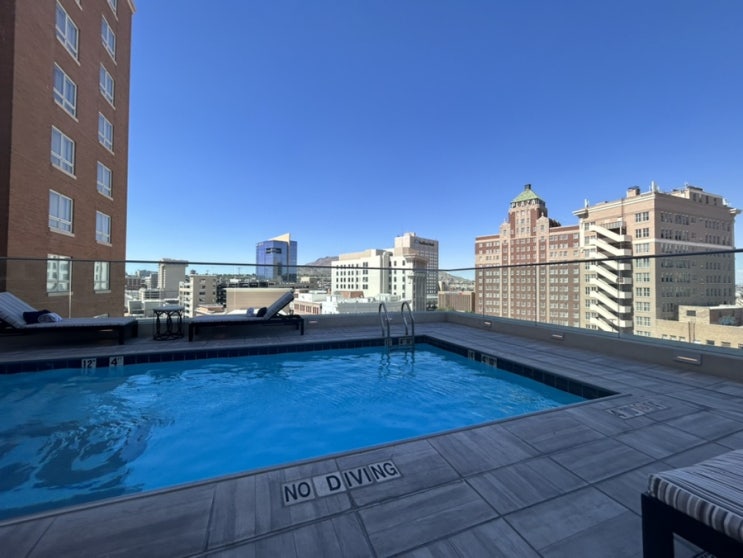  [체크인 챌린지] 엘 파소(El Paso) 호텔 파소 델 노트 Hotel Paso Del Norte 풀장에서