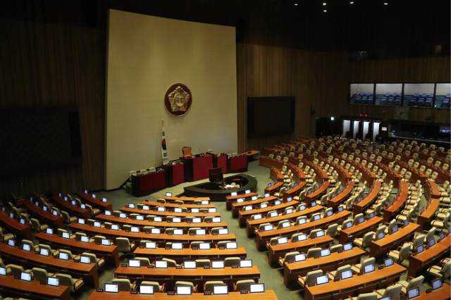 [암호<b>화폐뉴스</b>] <b>속보</b>, 공직자 '코인'재산신고법 국회 본회의 통과