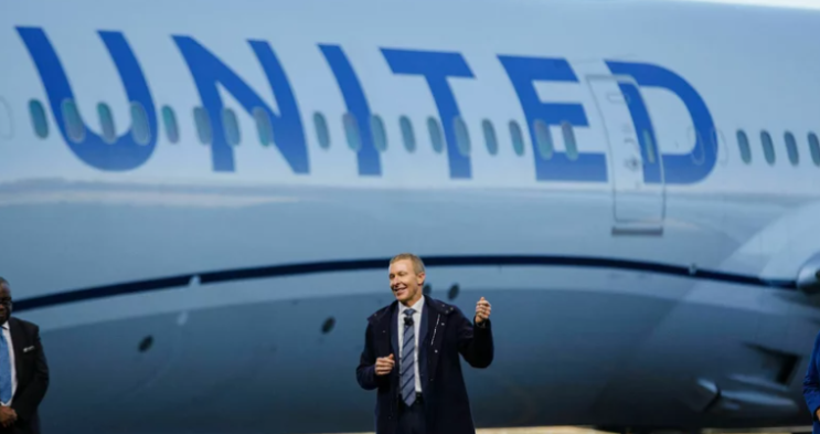 유나이티드 항공사 CEO는 항공 교통 관제사의 부족이 업계의 가장 큰 문제라고 말합니다
