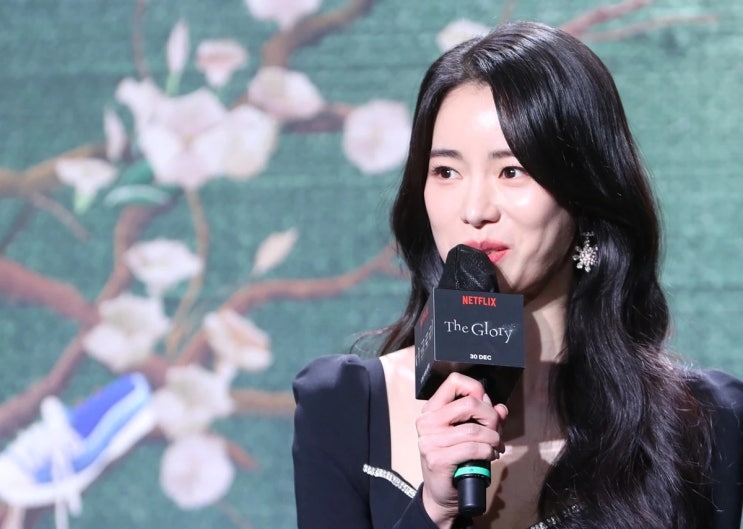 이도현과 공개 열애 중인 임지연, '여보'라고 문자 보내는 남자 배우가 있다 이도현과 공개 열애 중인 임지연, '여보'라고 문자 보내는 남자 배우가 있다