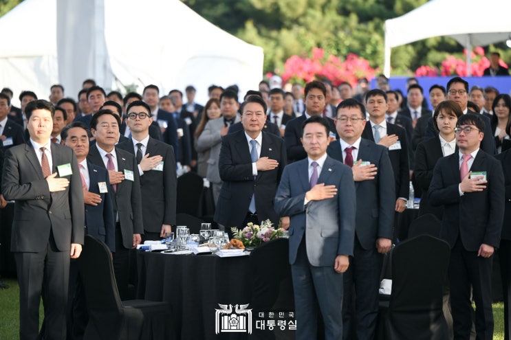 윤 <b>대통령</b>, <b>중소기업인대회</b> 참석 '격려·소통' 시간 가져