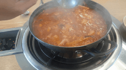  청북 별난돼지김치찌개 본점 - 계란말이 라면사리 공기밥이 무한리필