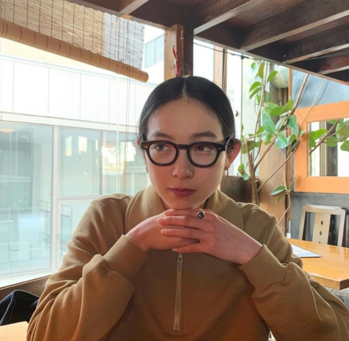  일본 샐럽 미유키를 통해 살펴본 핫하게 유행하는 여자 명품 안경 테 브랜드 추천
